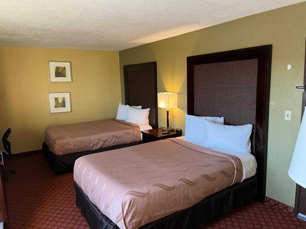 Hutchi Bell Hotel South Hutchinson Ngoại thất bức ảnh